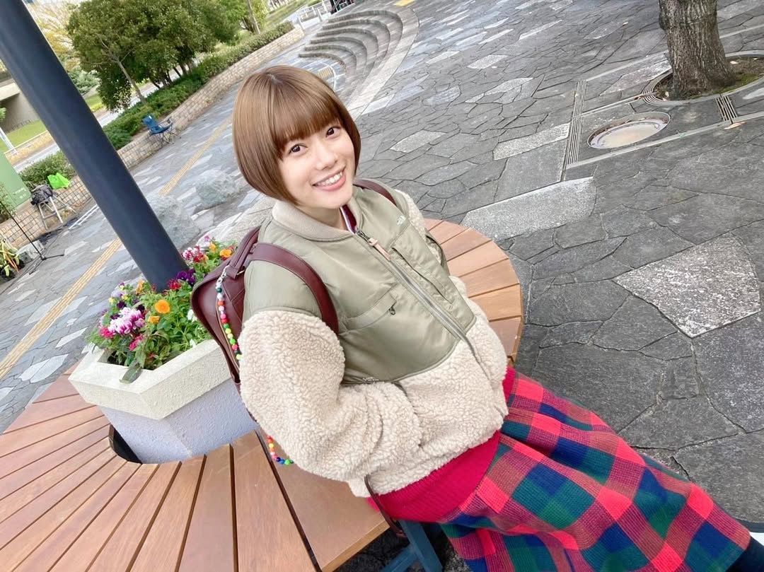 父は人気ギタリスト、母は歌手…杉咲花〝激変〟最新ショットに「目の