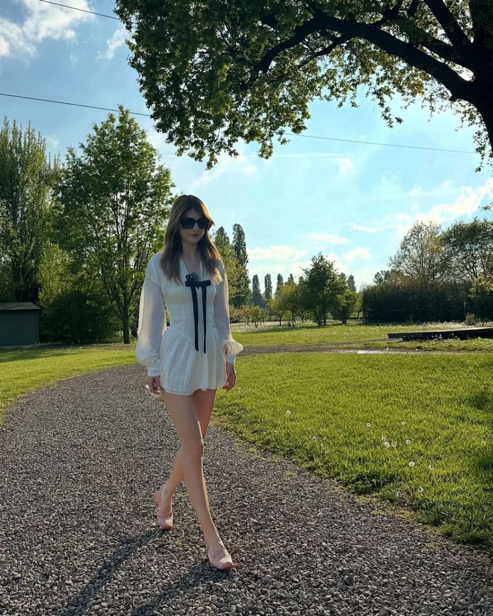 身長の半分が…」マギー〝ギリギリ〟異次元ショットに反響「風吹いたら