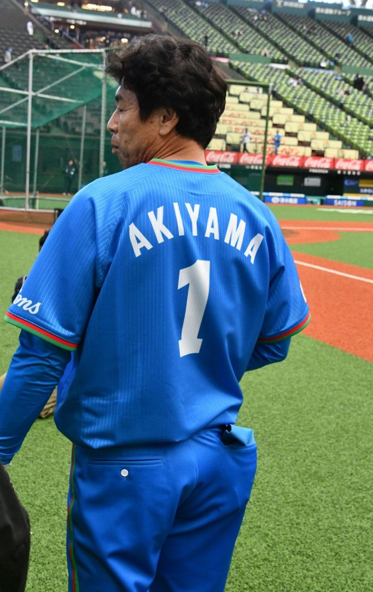 貴重 西武ライオンズ　秋山 幸二 選手　フォトパネル Amazon.co.jp: 西武ライオンズ 秋山 幸二 選手 フォトパネル 縦
