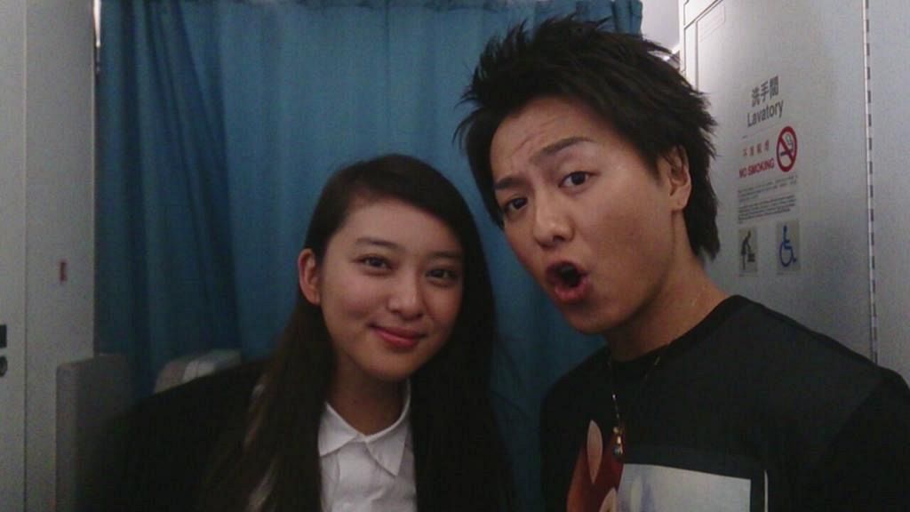 人気絶頂期に〝電撃婚〟 3児の母・武井咲〝カートにお菓子〟デザートを