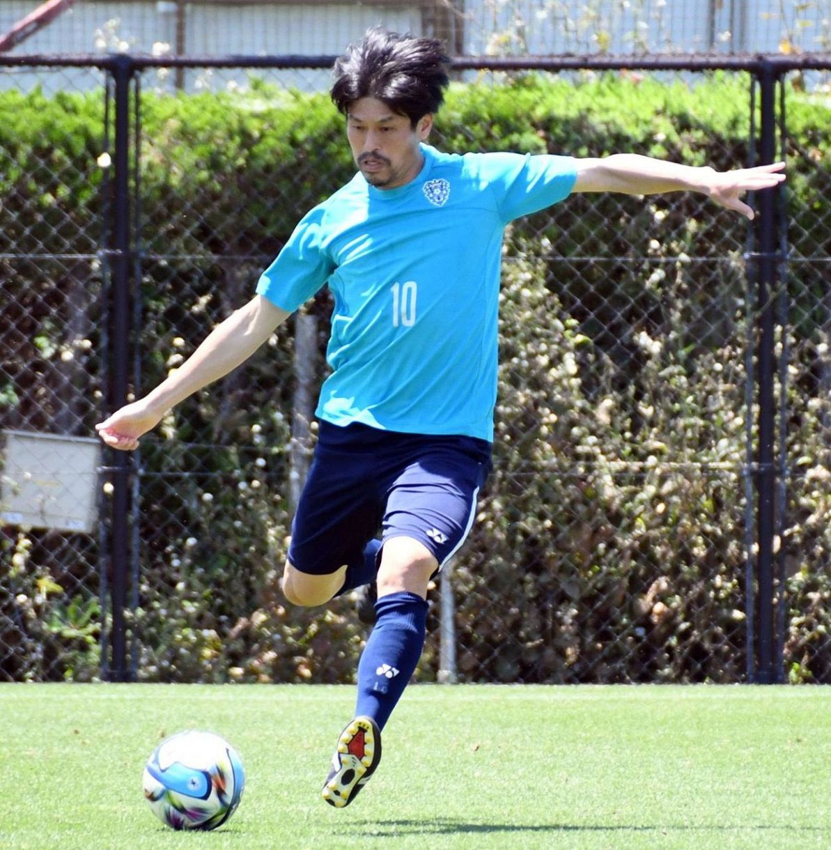 はい上がっていくだけ」長友佑都と同世代 アビスパ福岡の40歳城後寿が