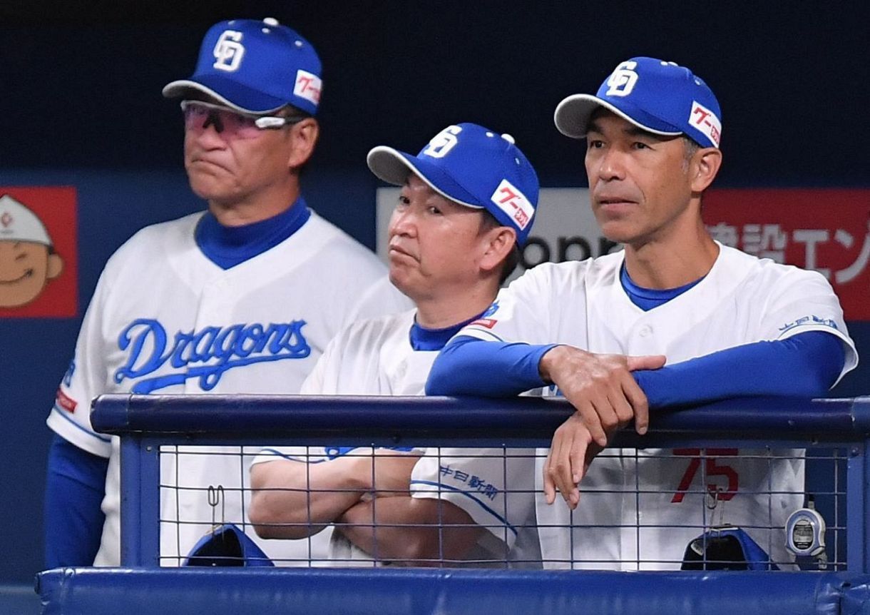中日2軍片岡篤史監督の阪神バッティングコーチ時代のサイン 金本新監督が惚れ込んだ“義”の男。片岡篤史コーチの「厳しさと懐