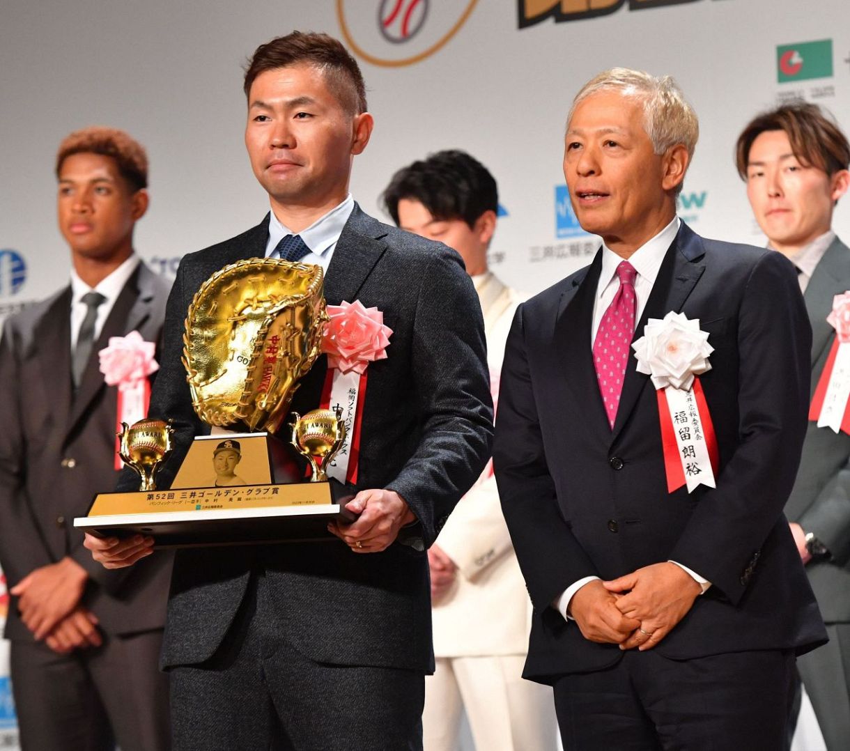 同じミットで4年連続 ソフトバンク中村晃がゴールデングラブ賞受賞 同じミットで4年連続 ソフトバンク中村晃がゴールデングラブ賞受賞