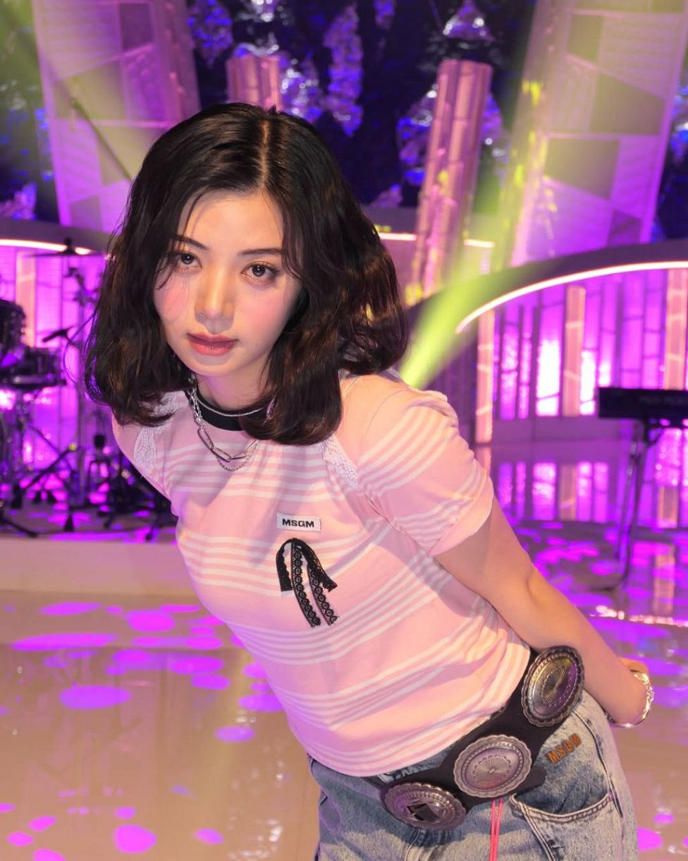 これ被ってるとまるで10代」〝振り向きウインク〟池田エライザに反響