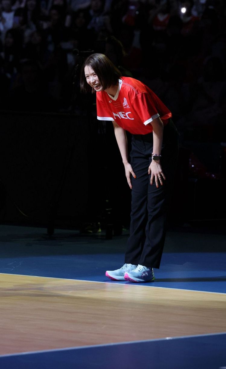 元バレー女子日本代表の古賀紗理那さんが引退セレモニー 今後は
