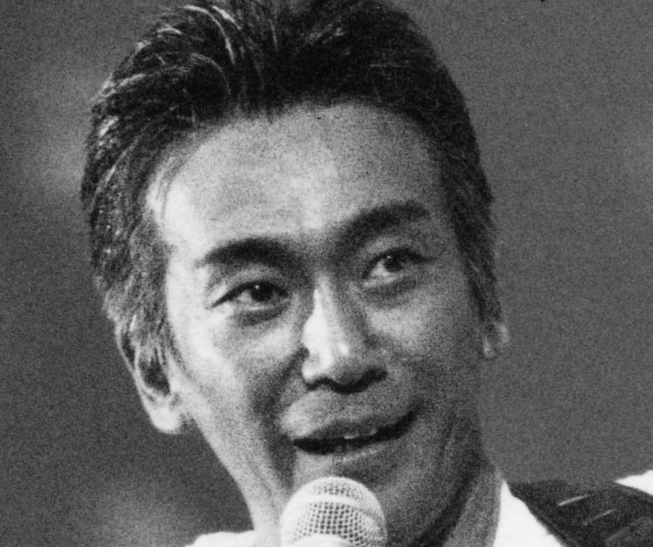 えっ？誰？」「自宅⁈」〝激変〟67歳・玉置浩二〝自宅のキッチン〟近影