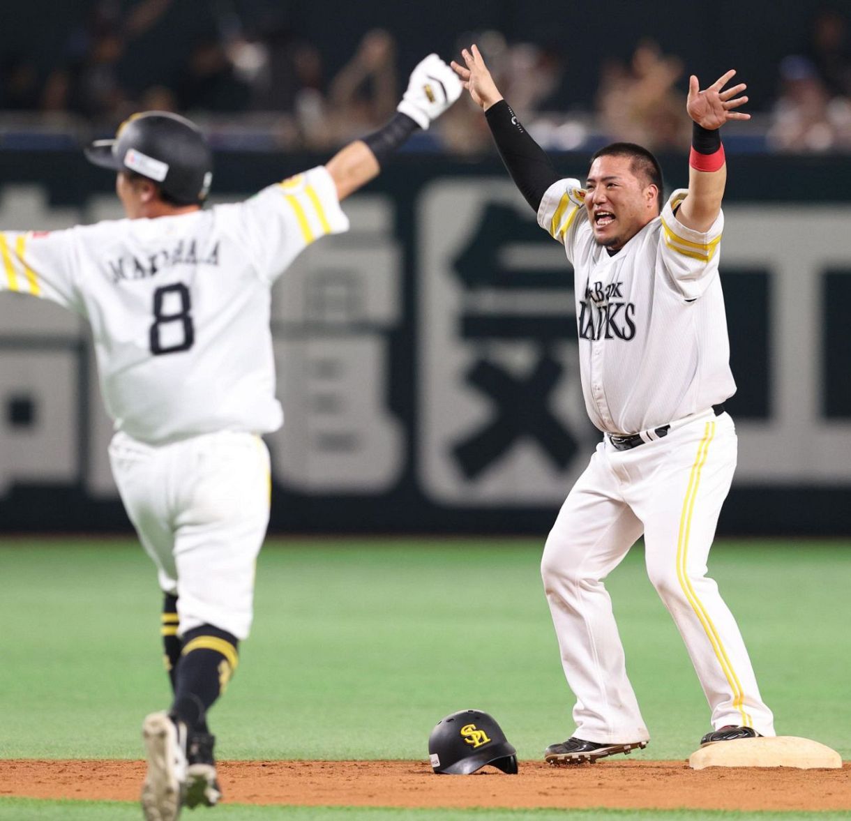ソフトバンク、首位日本ハムに逆転サヨナラ勝ち 完封負け寸前の9