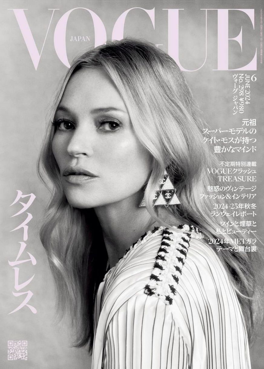 VOGUE PARIS Kate Moss ヴォーグ ケイト モス スペシャル シンプルでかっちょええ」〝全身フル透けドレス〟のケイト・モスに反響