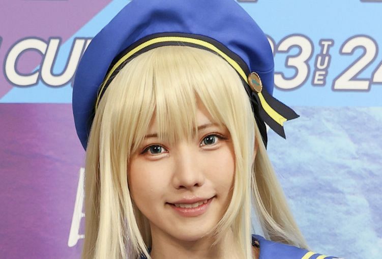 3万までニコニコ打てる」えなこ〝パチンコ海物語〟ビキニショットに