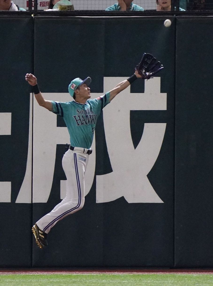 動画】「周東佑京が飛んでスチュワートが叫ぶ」ソフトバンク先制ピンチ