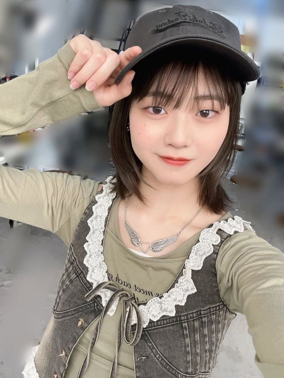 教育実習で活動休止が話題！ハロプロ福田真琳〝スカート透け透け〟姿に