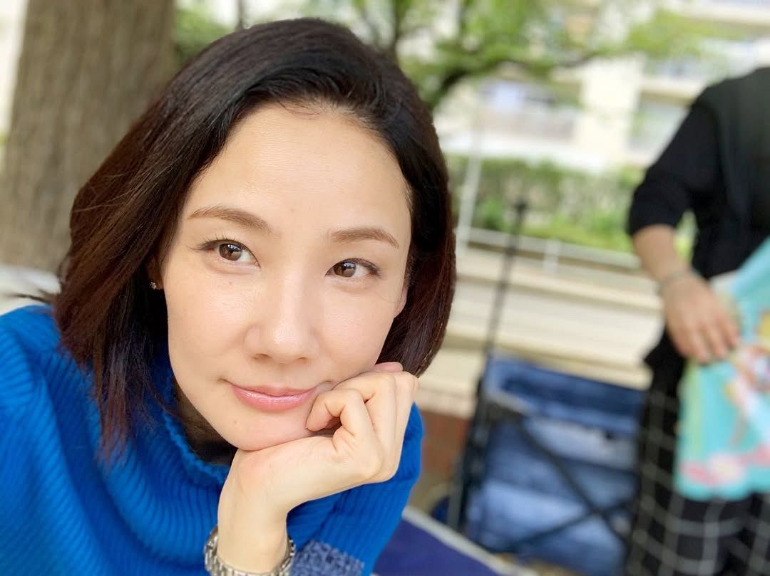 眩しすぎて直視できません」吉田羊〝イメージ激変〟超ミニ＆白ブーツ姿