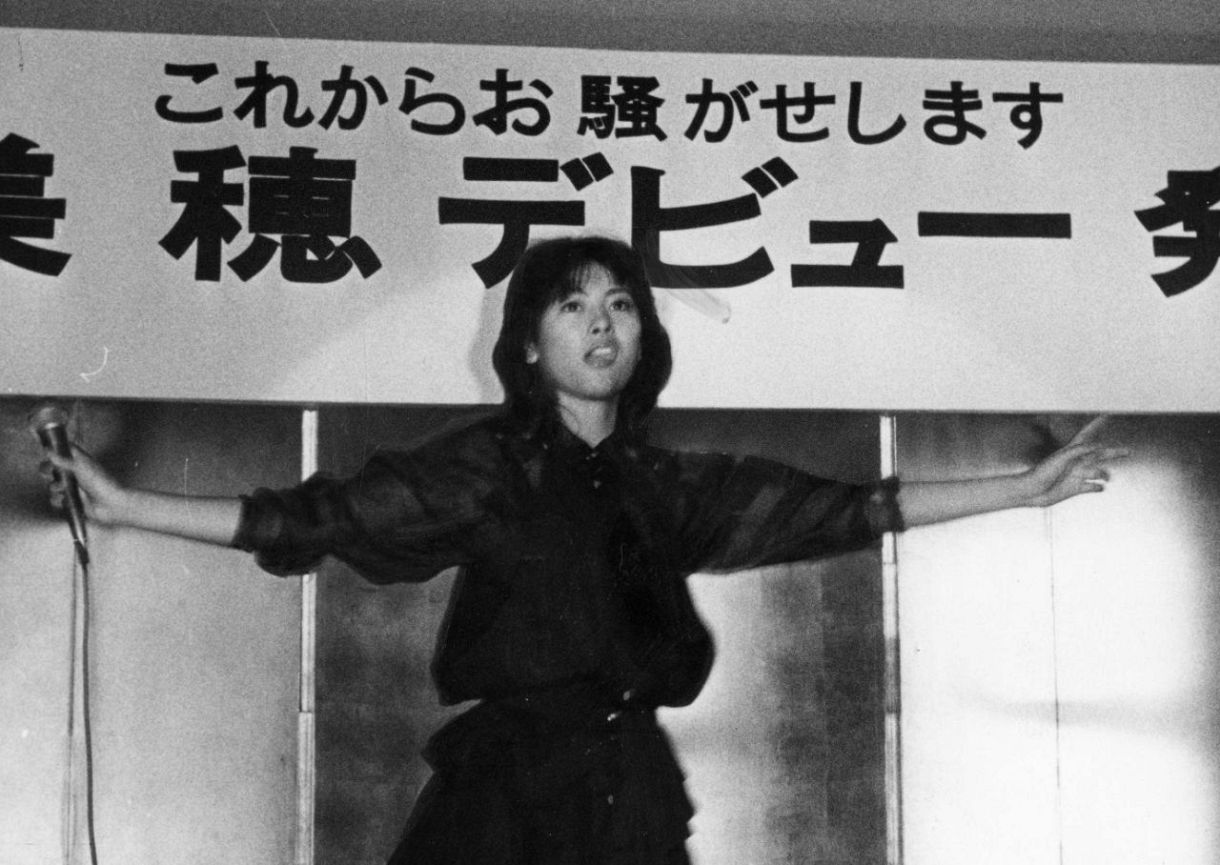 中山美穂さん急逝から半年…デビュー40周年記念日に妹・中山忍と