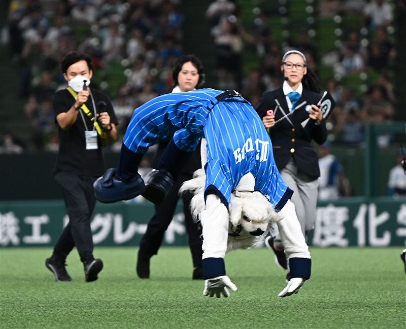 動画】「っっっしゃーーーサイコーでーす！」回り続ける西武マスコット