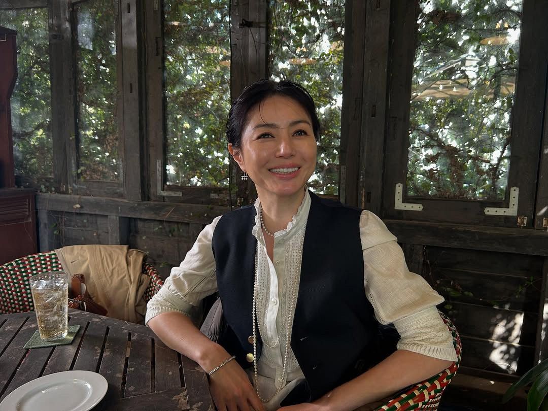 loin. シルクノースリーブ 38 ロワン タンクトップ　井川遥　ブラック 井川 遥が着こなす「loin.の秋色夏素材」 éclat2024年特集 | HAPPY