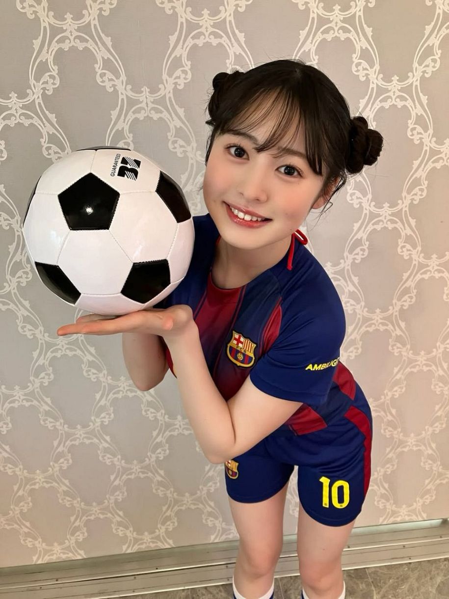 巨人ユニ引っ張られビキニがあらわ…〝全鳥取県民の妹〟19歳白濱美兎セクシーショットに反響「コミカルが似合う」「素手キャッチ」「貴重なショット ...