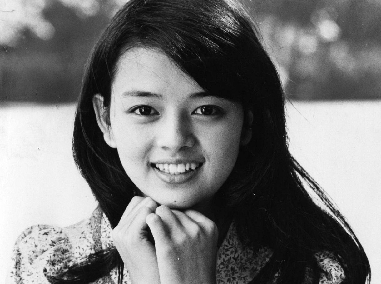 最後の写真集」〝伝説のアイドル〟岡田奈々の最新ショットに「奇跡の66