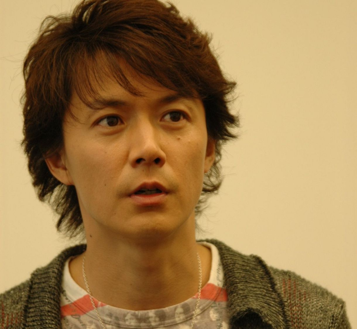 危うく叫びそうに」「眼福です」福山雅治〝57歳の上腕二頭筋〟ワイルド