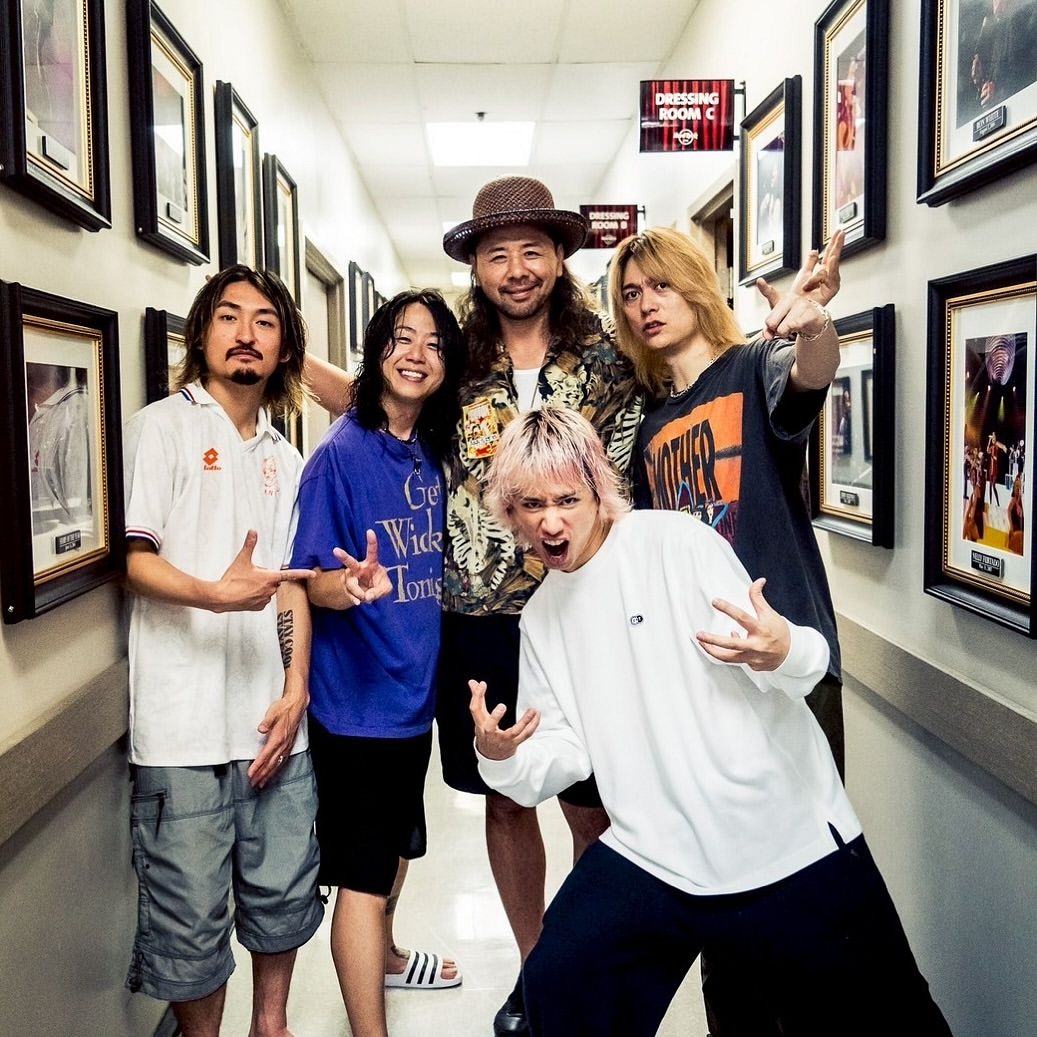 世界を舞台に戦う侍たち〟の豪華5ショット、WWE中邑真輔の投稿が