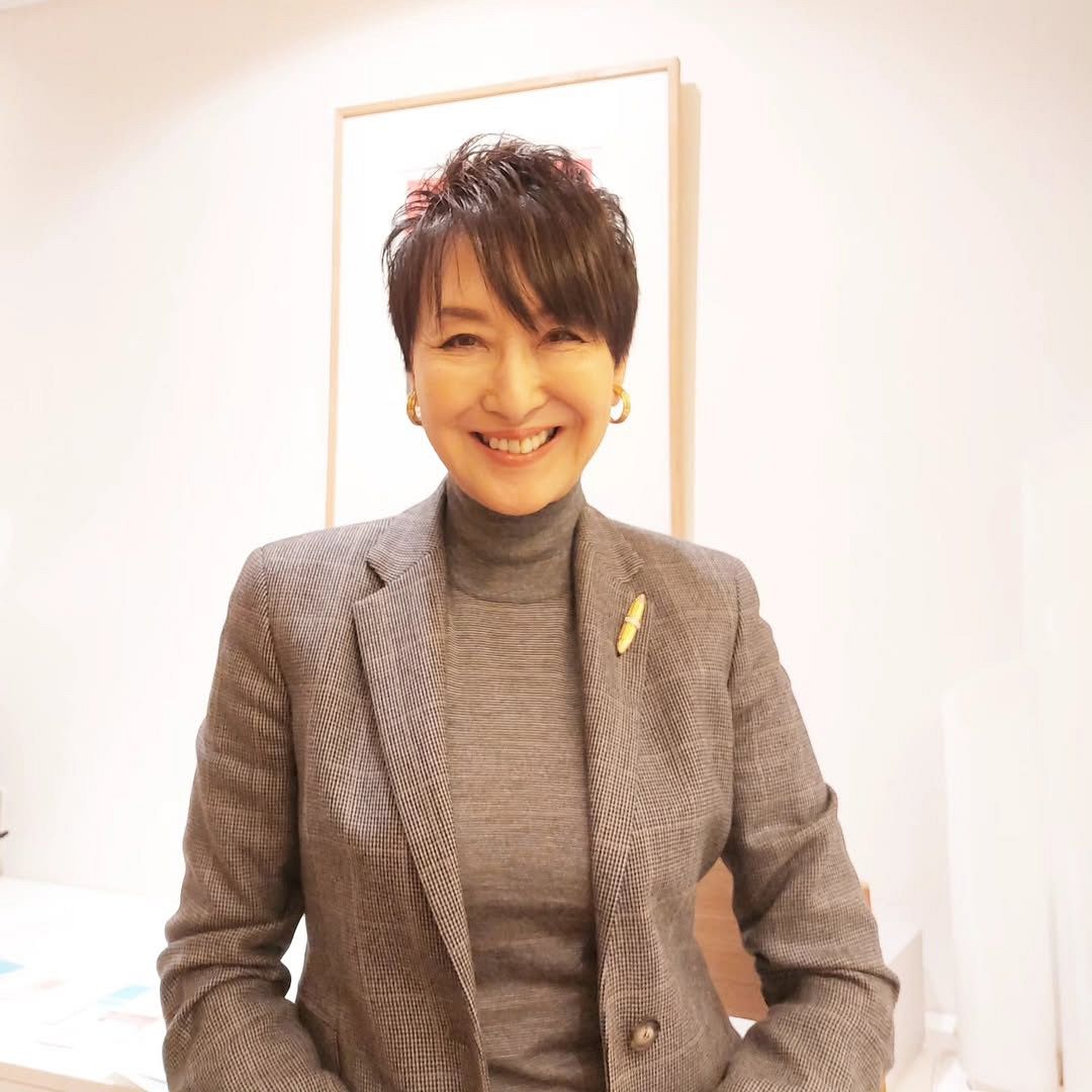 「71歳でこれはすごい」2度の離婚経験…元TBSアナ〝膝上ショット〟に騒然！「二度見した」「スタイル抜群」吉川美代子の服装に反響続々：「おっ