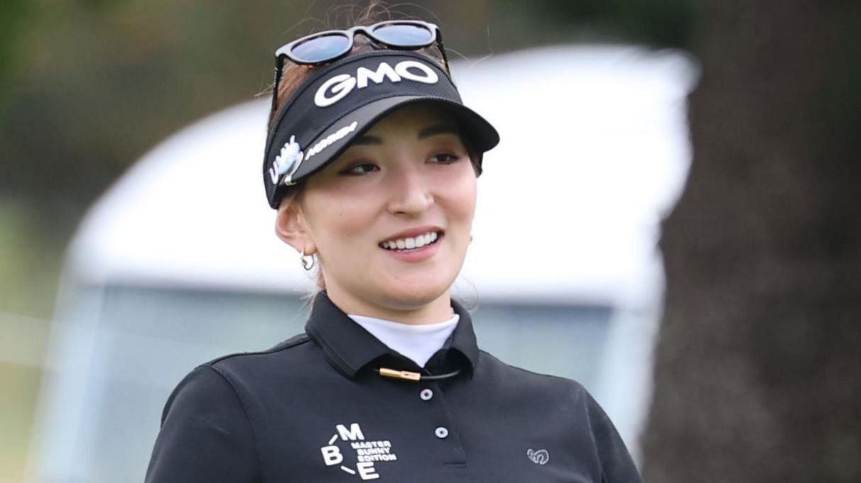 なかなか無い光景」「ハグ待ちの選手スゴッ」プロ8年目初優勝の脇元華