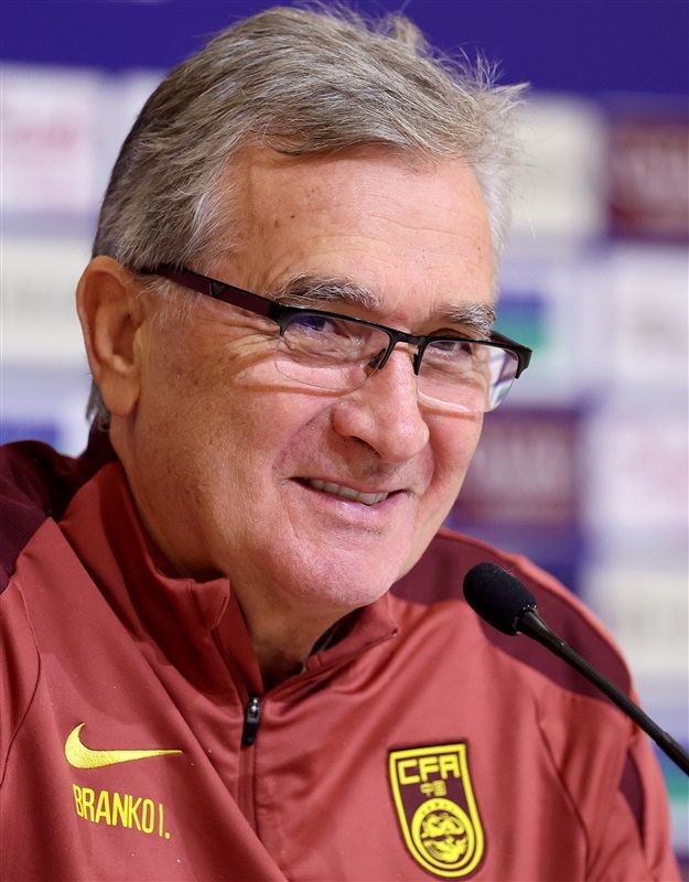 名将が秘策匂わせ「勇敢に戦うことも重要」3人の国籍取得選手招集の中国代表ブランコ・イバンコビッチ監督が番狂わせに自信：「おっ！」でつながる地元