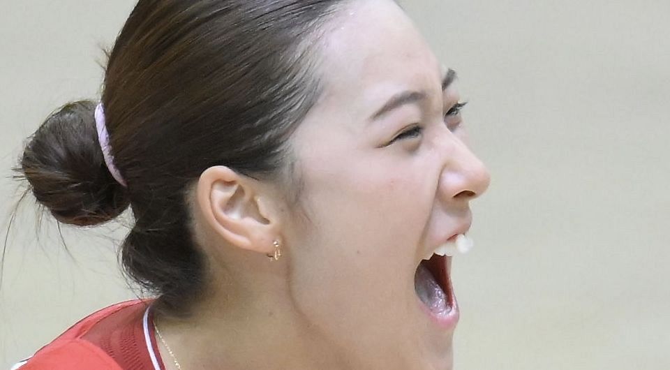珍しい！新鮮！」佐藤淑乃〝雰囲気がらり〟大胆スリットのモデル姿に