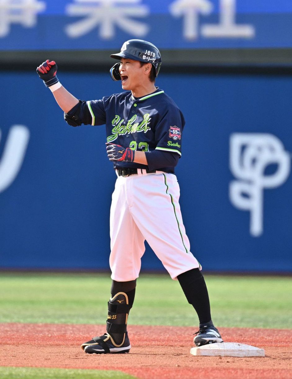 ヤクルト青木宣親が走者一掃の逆転二塁打 自身今季初打点