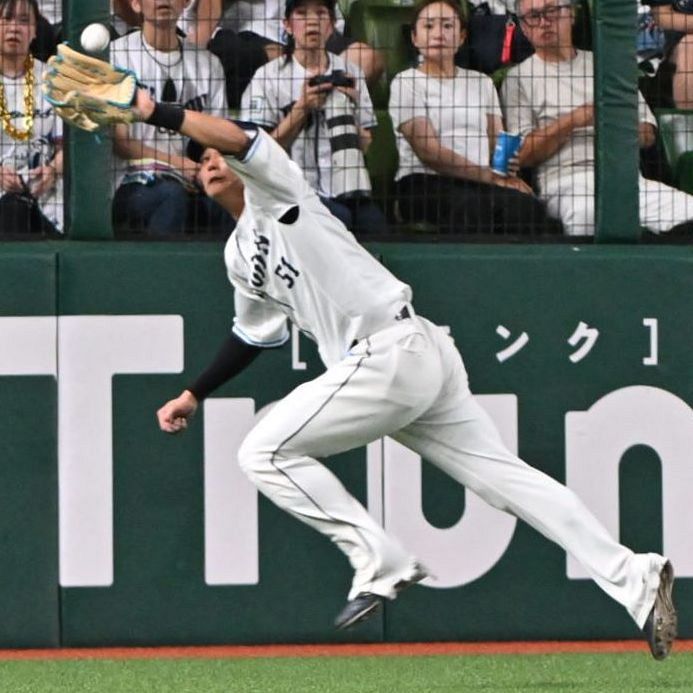 西武の西川愛也＆ネビンが初受賞、源田壮亮は5票差で惜しくも8年連続