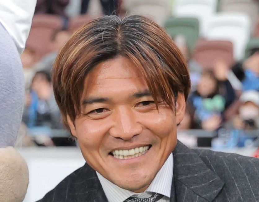 大久保嘉人さん長男がスペイン挑戦、涙の出国動画にファンももらい泣き「胸が熱くなるハグ」「本当に素敵な家族」