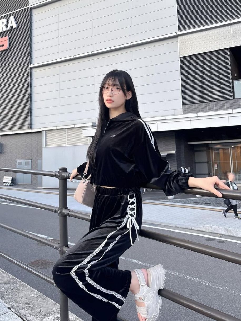 浪速の摩天楼ガール〟20歳アイドル〝174センチの圧巻チャイナ服