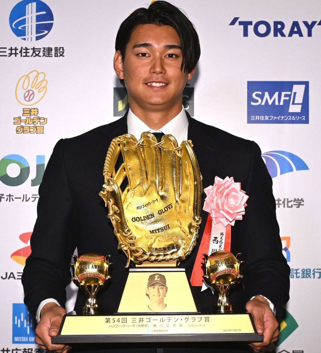 埼玉西武ライオンズ 西川愛也 ゴールデングラブ賞 受賞記念 フォトパネル サイン またここに戻ってこれるように」初受賞の西武・西川愛也、緊張の面持ち