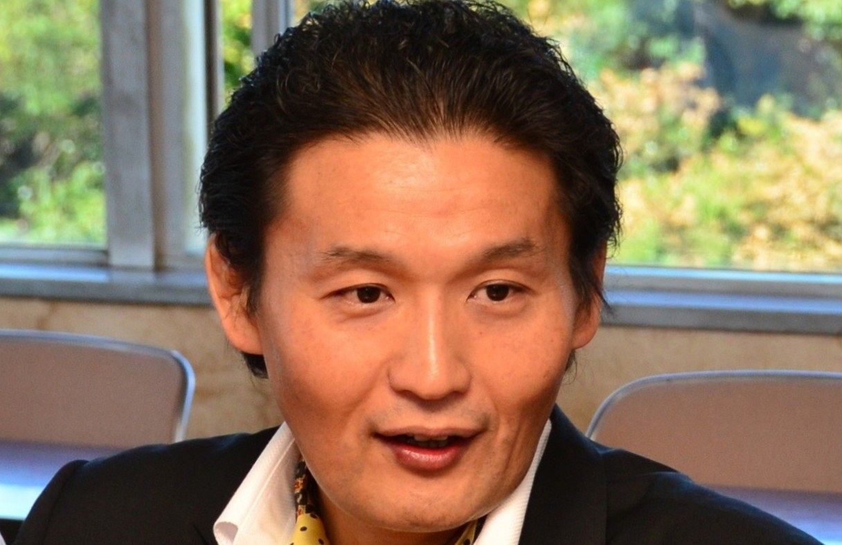 やっぱりセンスいい」無精ひげに無造作ヘア…貴乃花〝激変イケオジ