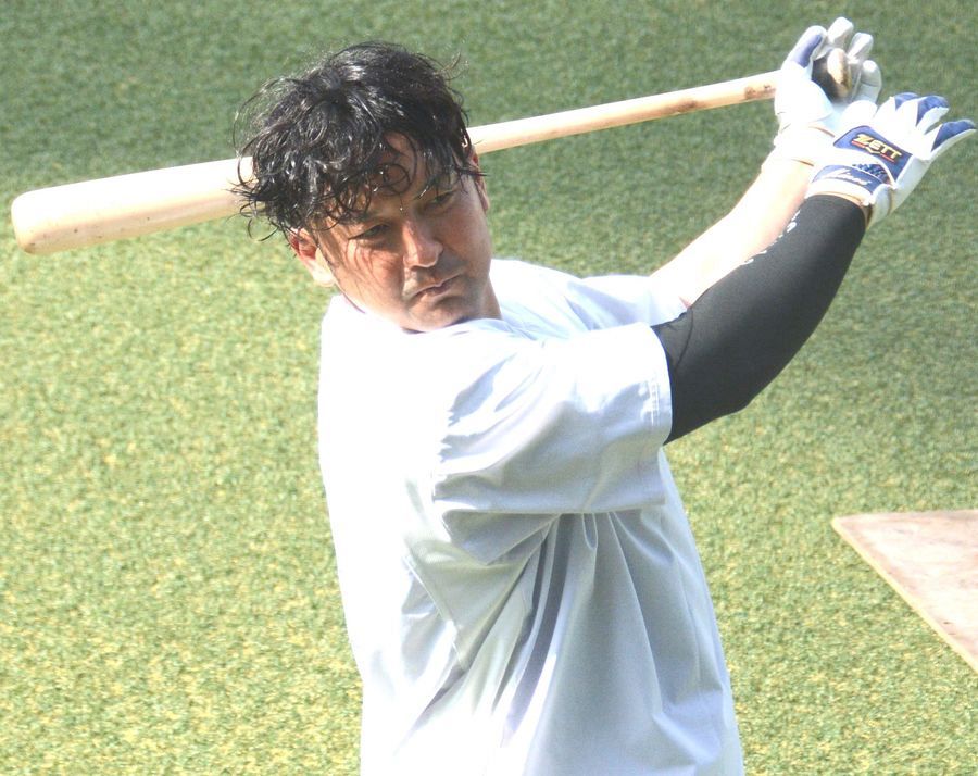 ソフトバンク嶺井博希が筑後のファーム施設で練習開始 10日から宮崎