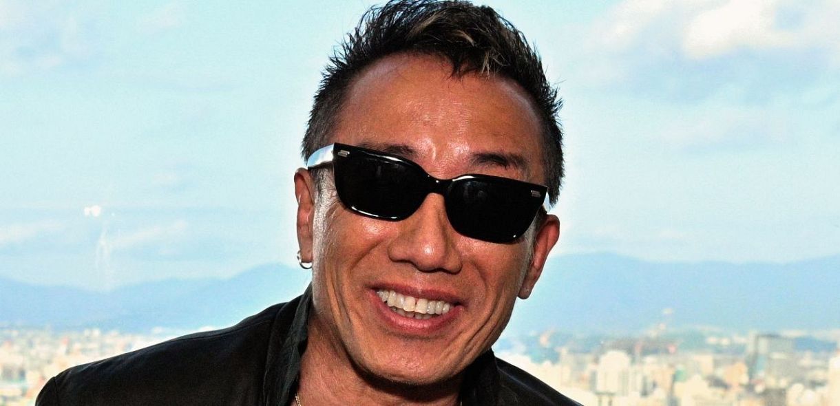 もう歳は数えない」長渕剛、長男と誕生日サプライズショットに反響