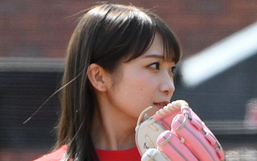 狙ってますね」秋元真夏〝プール〟満喫ショットに反響「すっっっご