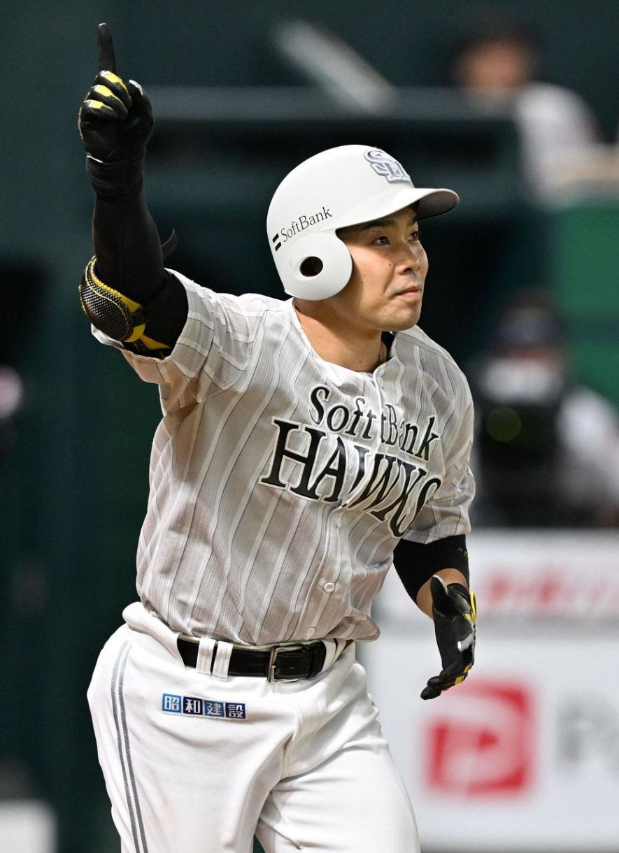 5回1死二、三塁、右越え3ランを放つ近藤（撮影・星野楽