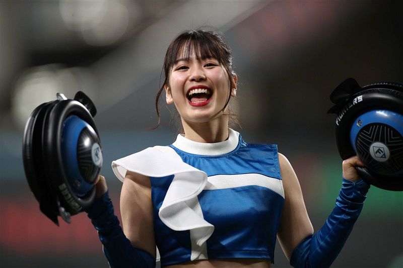 滝谷美夢　きつねダンス　フェイスタオル Amazon.co.jp: 2L判 写真 滝谷美夢 きつねダンス 日本ハム