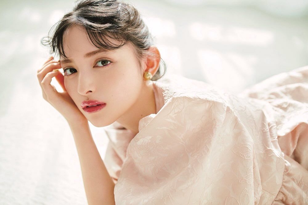 ハリウッド女優級」〝令和イチかわいいアイドル〟20歳の大人ショットに  