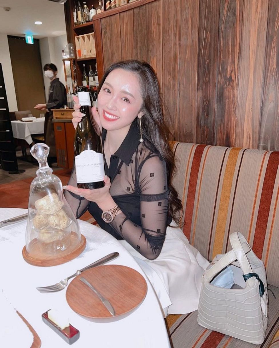妊娠後期のお腹にペイントぬりぬり…23歳差セレブ婚・元SKE石田安奈〝30