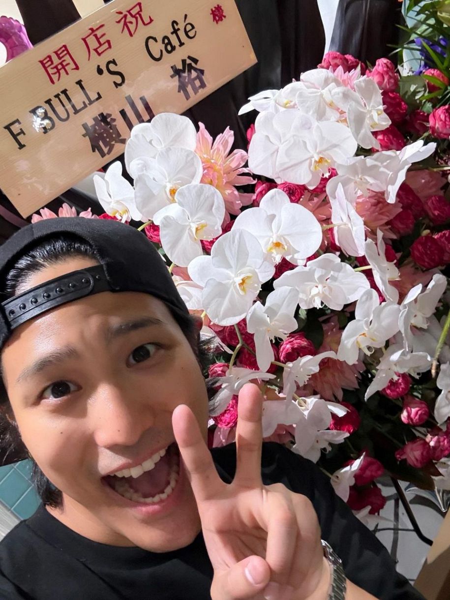 現役トップアイドルの衝撃婚から約1年半…今年お店オープンしたWEST