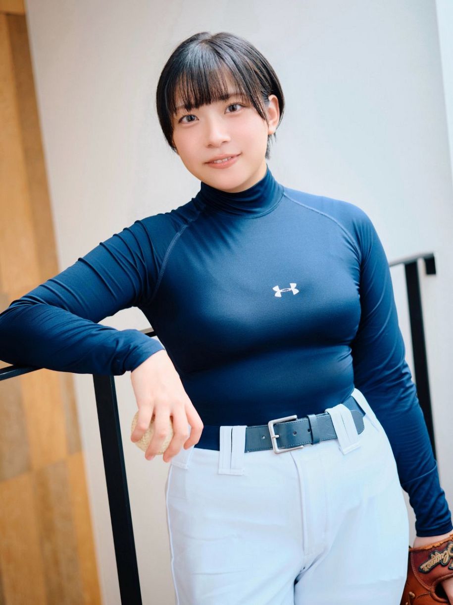 なかなかシュールな」衝撃シャワー姿の〝野球女子〟暫に「すっごい胸筋