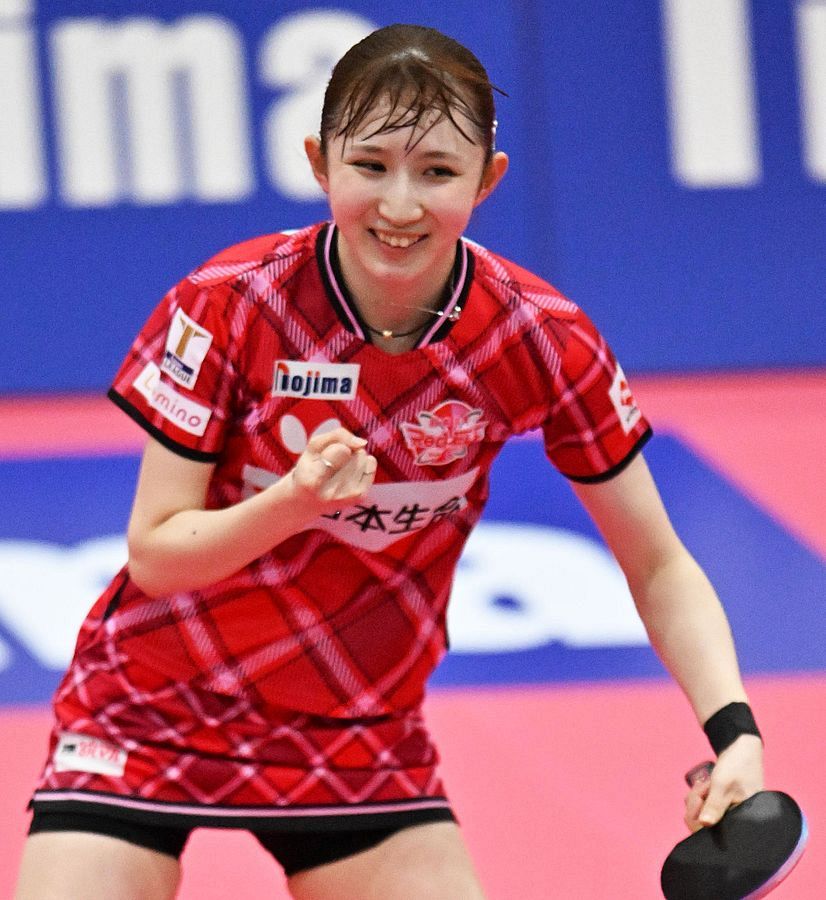 早田ひな、15歳張本美和の挑戦退けて準決勝進出【パリ五輪