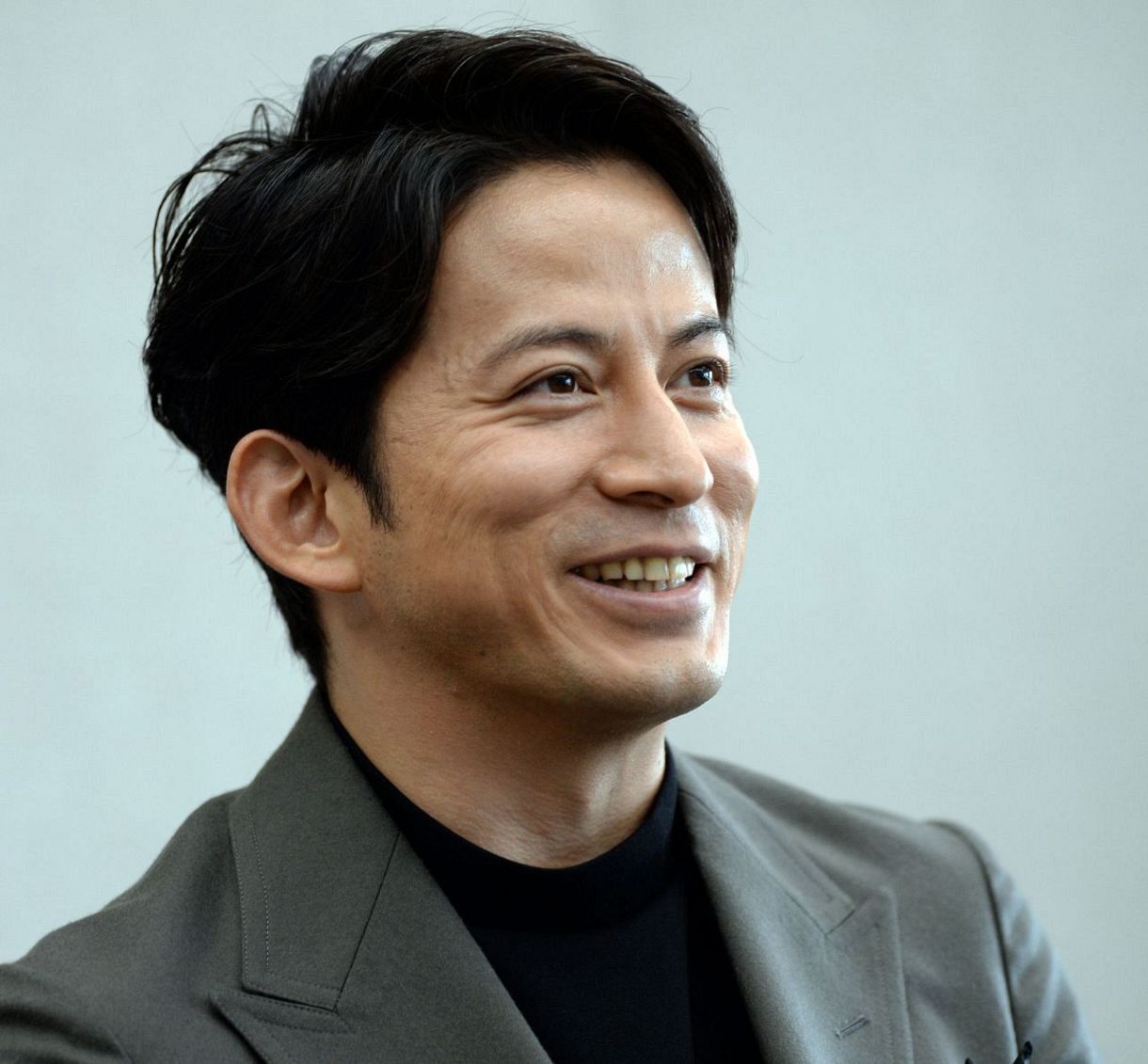 え?待って待って…」45歳・岡田准一〝激変〟姿に騒然「顔見てびっくりし
