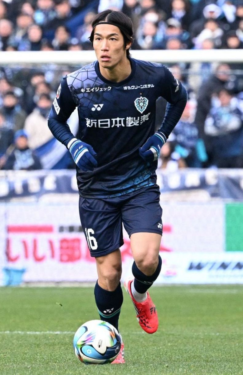 一見、クールに見えるけど…」DF岡哲平が追う元日本代表の熱い背中 安藤