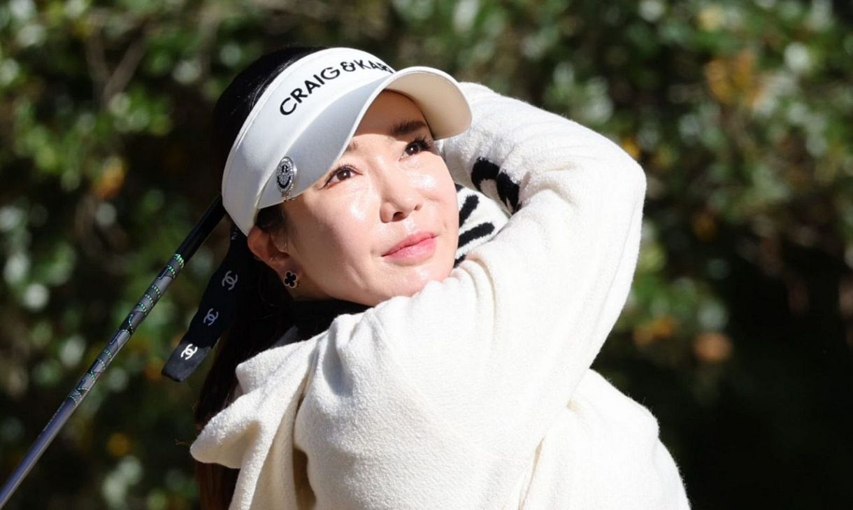 引退から2年〝セクシークイーン〟アン・シネさん、35歳〝バスローブ