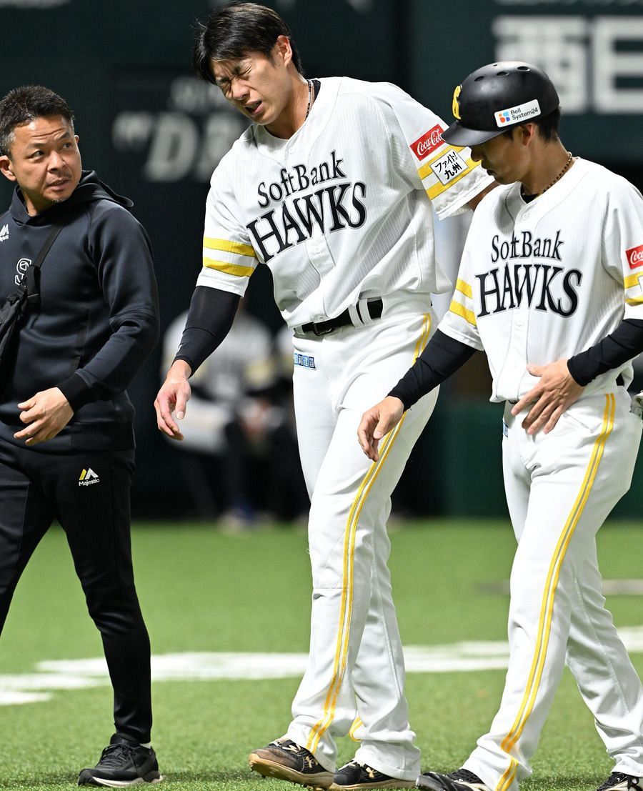 分かりません、歩けるので…」 右膝に死球の柳田悠岐、足を気にしながら