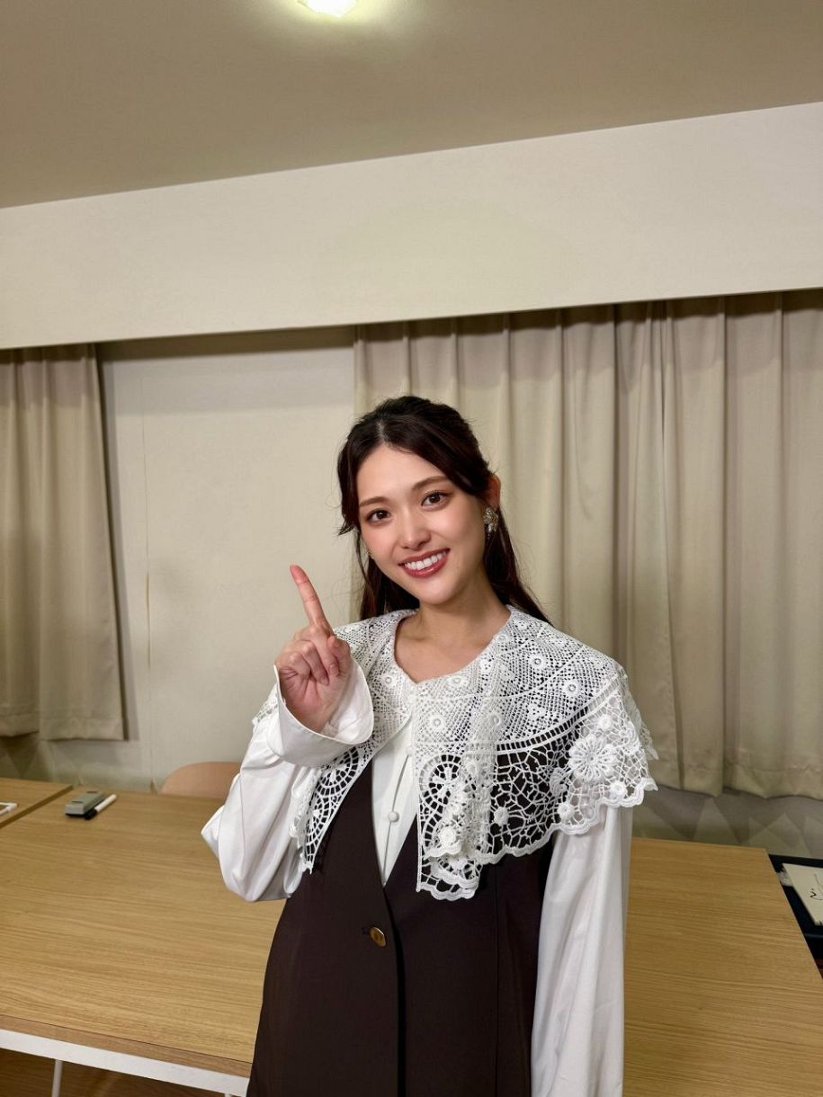 23歳に見えます！」松村沙友里〝33歳のミニワンピ〟姿に「ぜったい