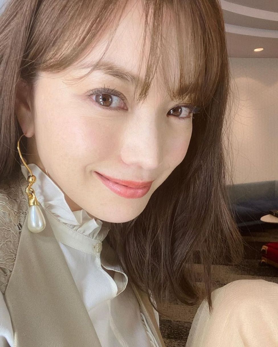 かぐや姫より…」第2子出産から5年…46歳になった蛯原友里〝家族で竹やぶ