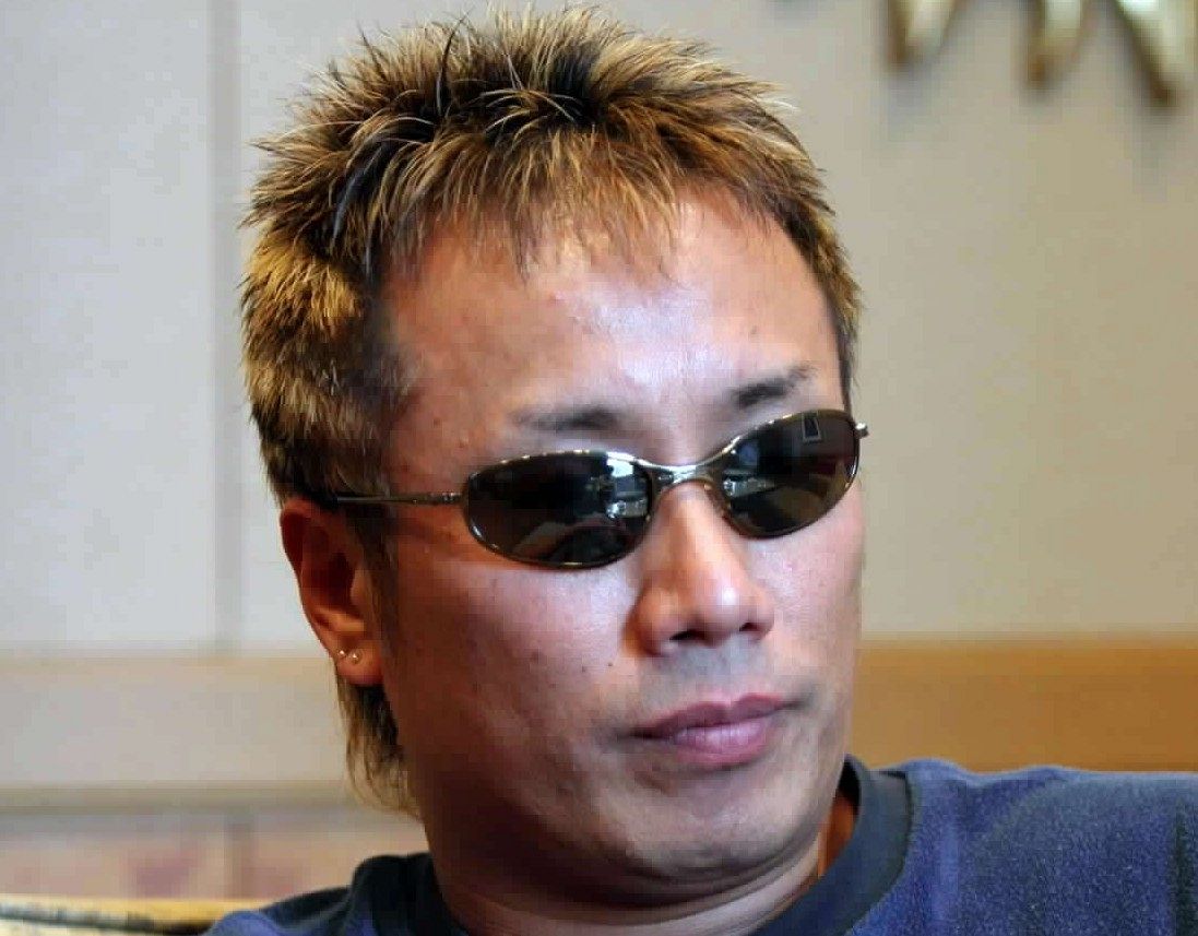 剛さんだから穿けてる」69歳長渕剛〝出社コーデ〟に衝撃「すげ〜パンツ